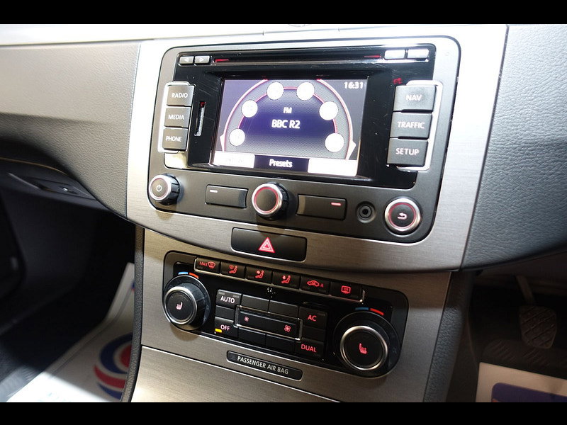 Volkswagen Passat 2.0 TDI BlueMotion Tech Sport saloon 5dr Diesel Manual Euro 5 (s/s) (170 ps)