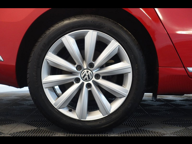Volkswagen Passat 2.0 TDI BlueMotion Tech Sport saloon 5dr Diesel Manual Euro 5 (s/s) (170 ps)