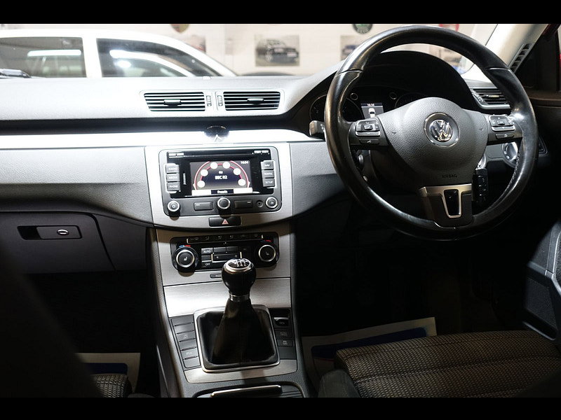 Volkswagen Passat 2.0 TDI BlueMotion Tech Sport saloon 5dr Diesel Manual Euro 5 (s/s) (170 ps)
