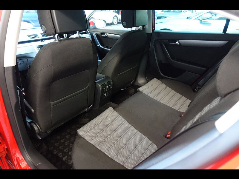 Volkswagen Passat 2.0 TDI BlueMotion Tech Sport saloon 5dr Diesel Manual Euro 5 (s/s) (170 ps)