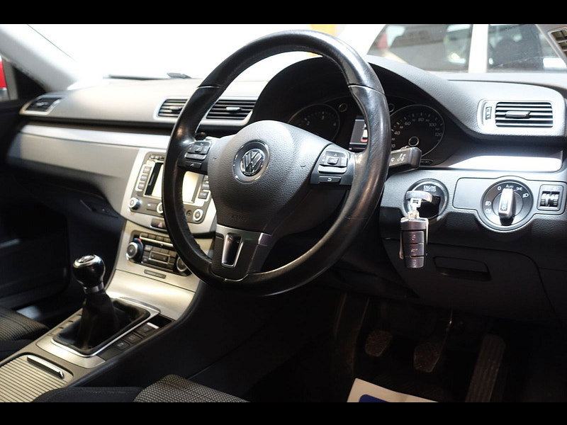 Volkswagen Passat 2.0 TDI BlueMotion Tech Sport saloon 5dr Diesel Manual Euro 5 (s/s) (170 ps)