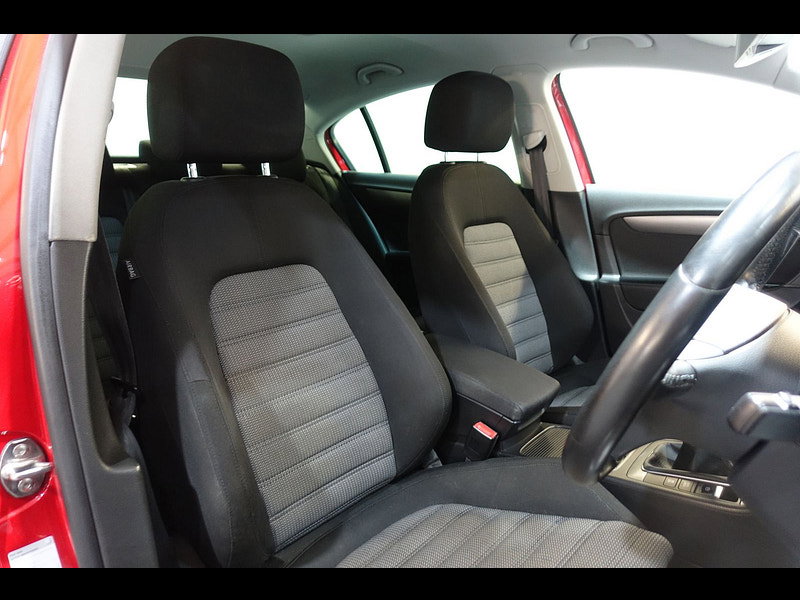Volkswagen Passat 2.0 TDI BlueMotion Tech Sport saloon 5dr Diesel Manual Euro 5 (s/s) (170 ps)