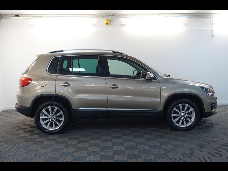 Volkswagen Tiguan 2.0 TDI BlueMotion Tech SE SUV 5dr Diesel DSG 4WD Euro 5 (s/s) (140 ps)
