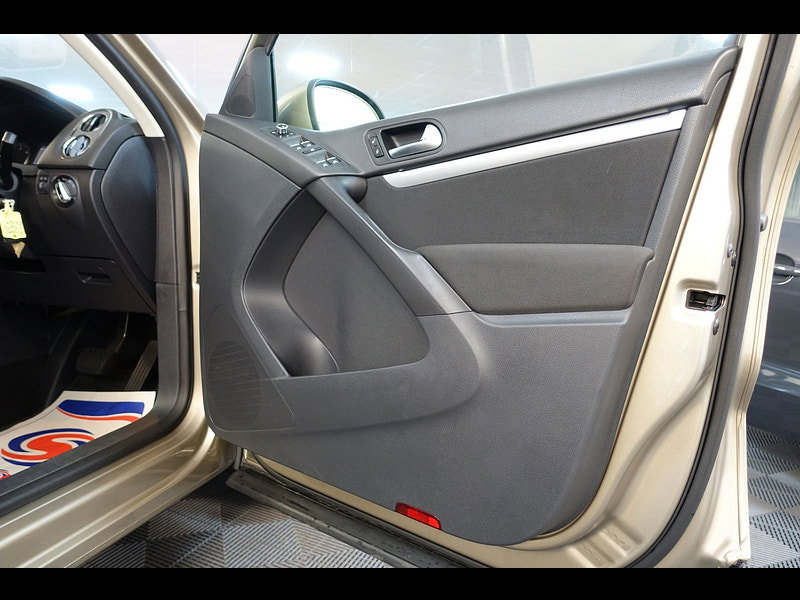 Volkswagen Tiguan 2.0 TDI BlueMotion Tech SE SUV 5dr Diesel DSG 4WD Euro 5 (s/s) (140 ps)