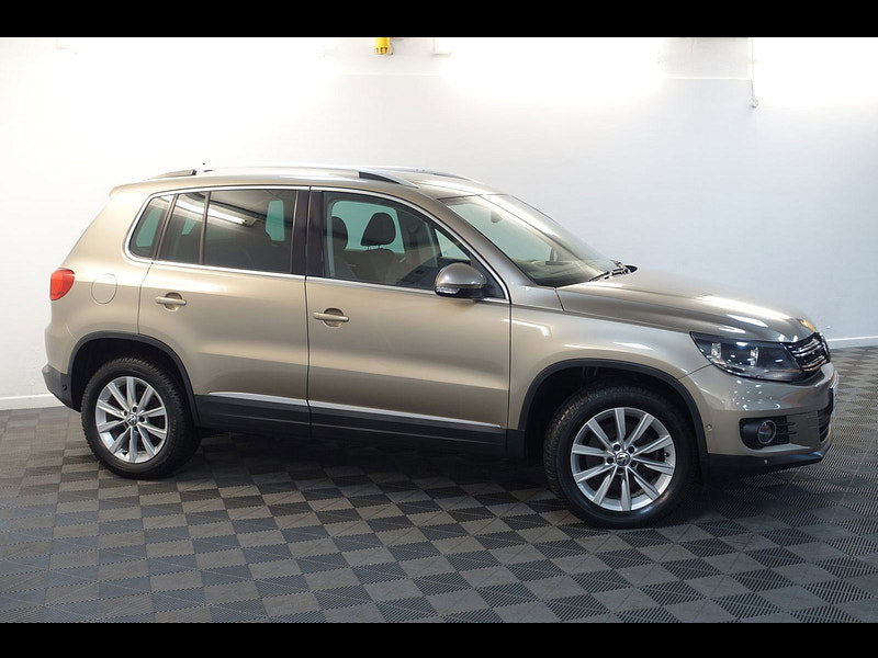 Volkswagen Tiguan 2.0 TDI BlueMotion Tech SE SUV 5dr Diesel DSG 4WD Euro 5 (s/s) (140 ps)