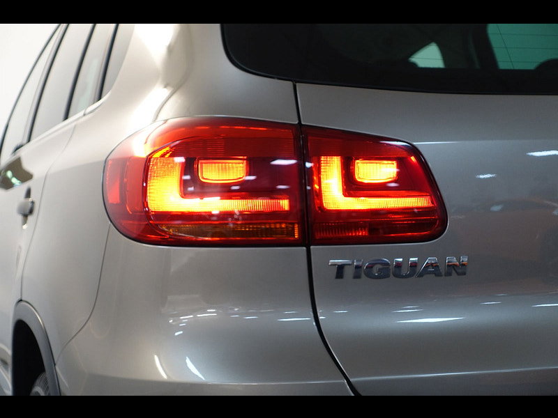 Volkswagen Tiguan 2.0 TDI BlueMotion Tech SE SUV 5dr Diesel DSG 4WD Euro 5 (s/s) (140 ps)