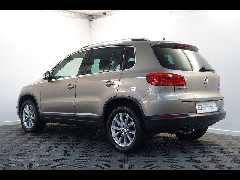Volkswagen Tiguan 2.0 TDI BlueMotion Tech SE SUV 5dr Diesel DSG 4WD Euro 5 (s/s) (140 ps)