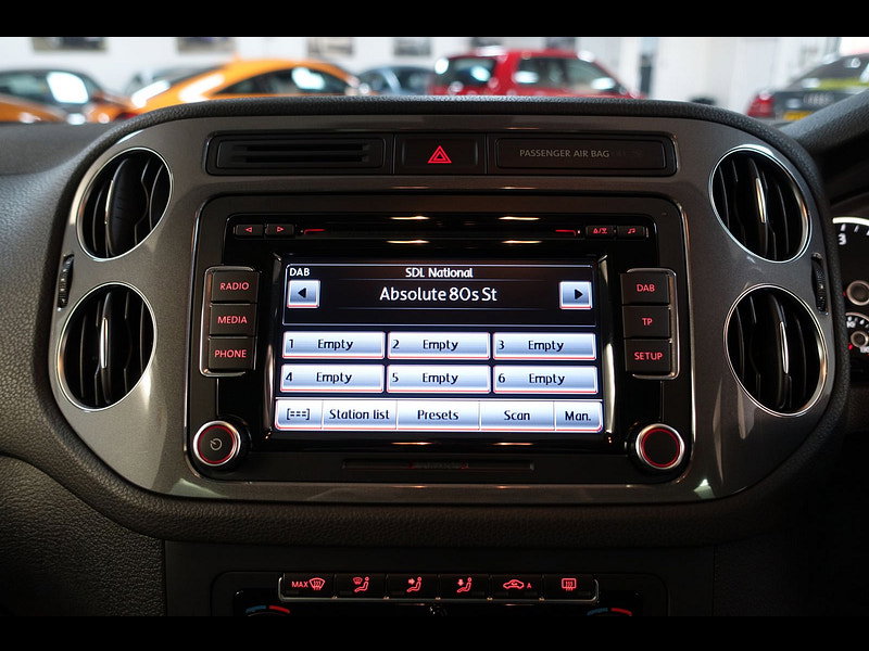 Volkswagen Tiguan 2.0 TDI BlueMotion Tech SE SUV 5dr Diesel DSG 4WD Euro 5 (s/s) (140 ps)