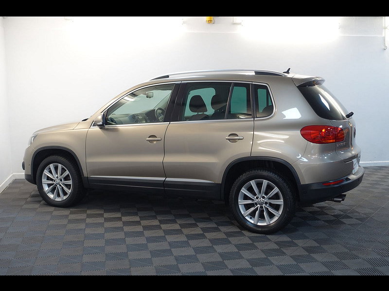 Volkswagen Tiguan 2.0 TDI BlueMotion Tech SE SUV 5dr Diesel DSG 4WD Euro 5 (s/s) (140 ps)