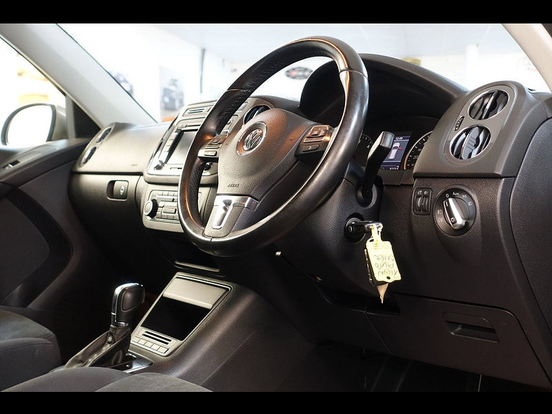 Volkswagen Tiguan 2.0 TDI BlueMotion Tech SE SUV 5dr Diesel DSG 4WD Euro 5 (s/s) (140 ps)