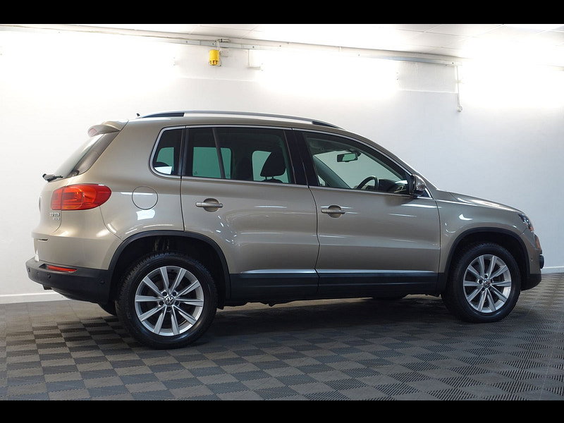 Volkswagen Tiguan 2.0 TDI BlueMotion Tech SE SUV 5dr Diesel DSG 4WD Euro 5 (s/s) (140 ps)