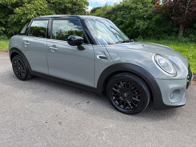 MINI Hatch 1.5 Cooper Classic Hatchback 5dr Petrol Steptronic Euro 6 (s/s) (136 ps)