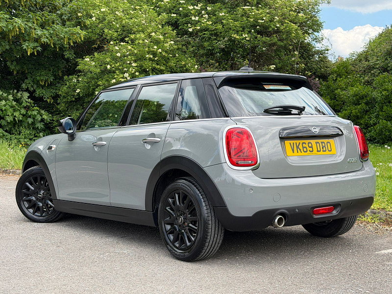 MINI Hatch 1.5 Cooper Classic Hatchback 5dr Petrol Steptronic Euro 6 (s/s) (136 ps)