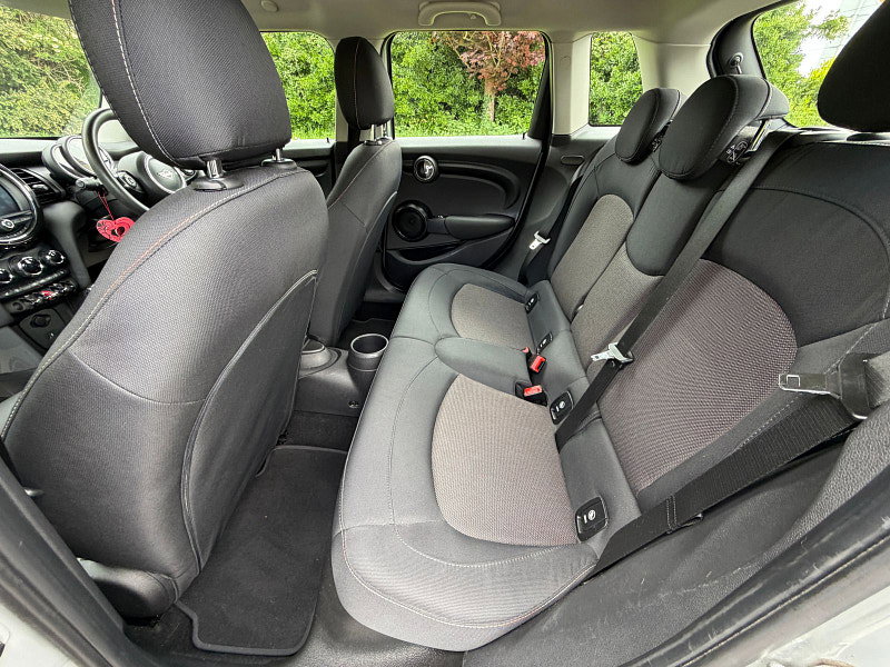 MINI Hatch 1.5 Cooper Classic Hatchback 5dr Petrol Steptronic Euro 6 (s/s) (136 ps)