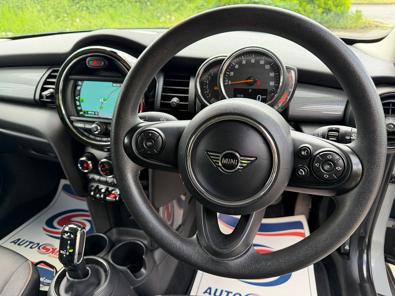 MINI Hatch 1.5 Cooper Classic Hatchback 5dr Petrol Steptronic Euro 6 (s/s) (136 ps)