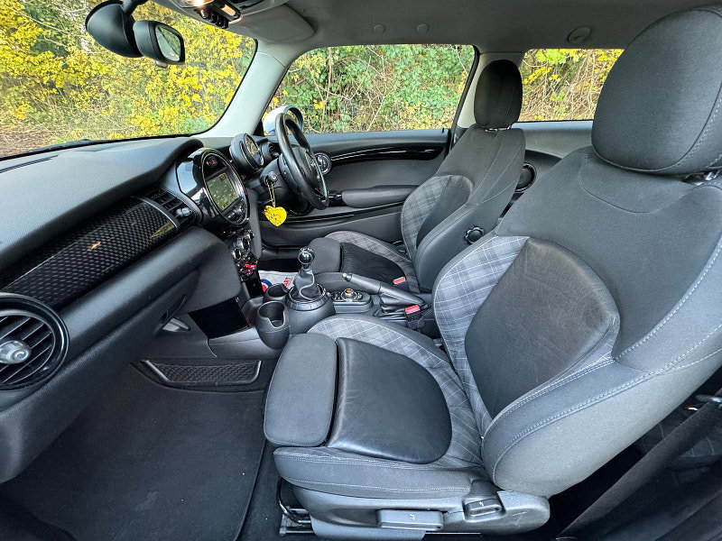 MINI Hatch 2.0 Cooper SD Hatchback 3dr Diesel Manual Euro 6 (s/s) (170 ps)