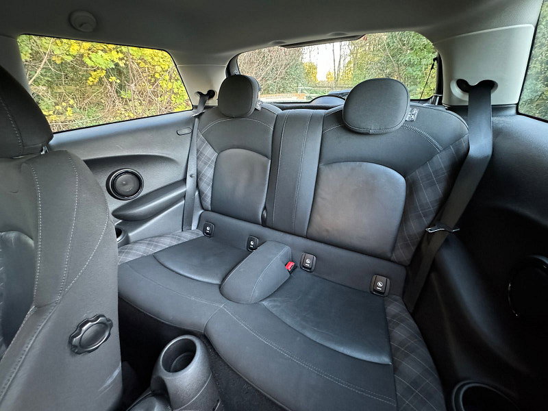 MINI Hatch 2.0 Cooper SD Hatchback 3dr Diesel Manual Euro 6 (s/s) (170 ps)