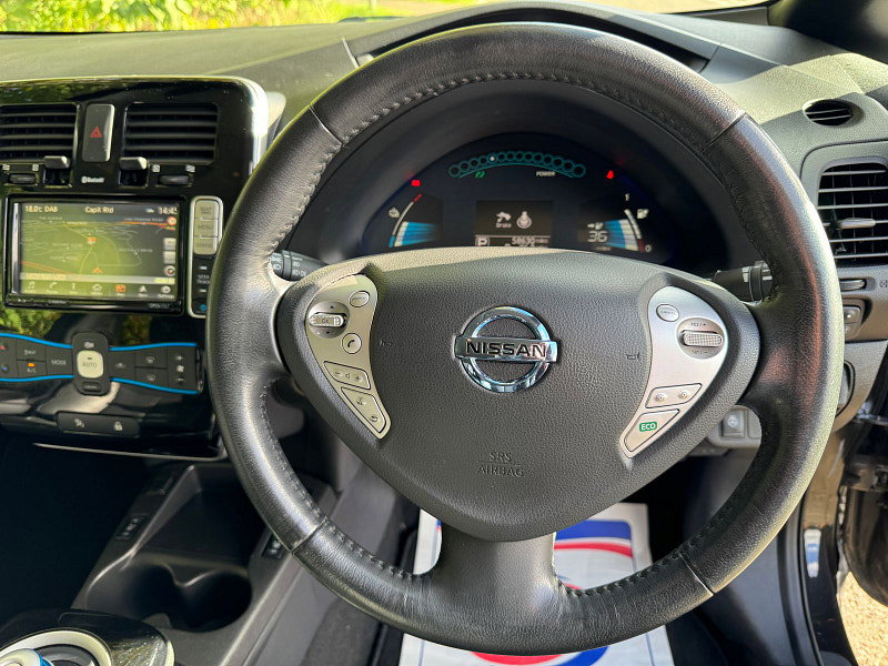 Nissan Leaf 30kWh Tekna Hatchback 5dr Electric Auto (109 bhp)