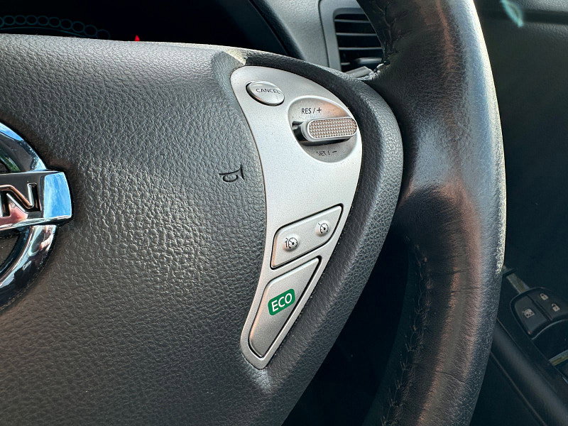 Nissan Leaf 30kWh Tekna Hatchback 5dr Electric Auto (109 bhp)