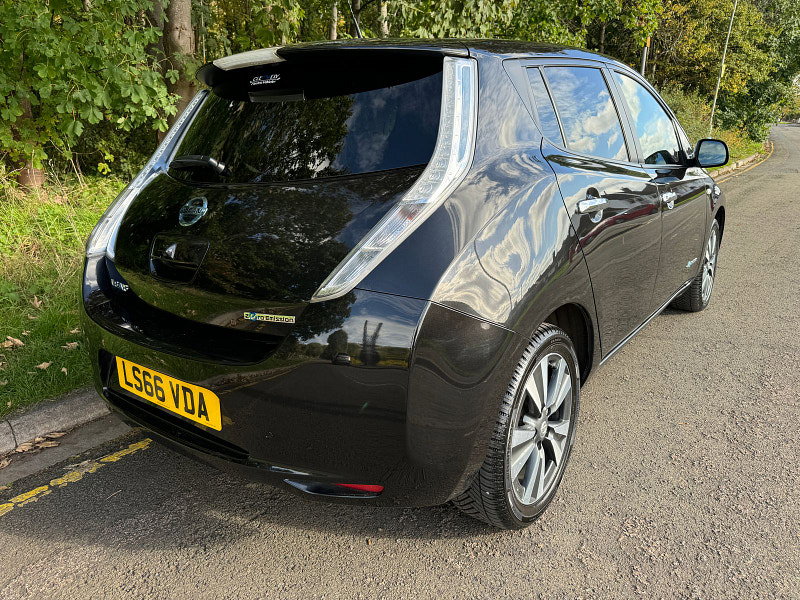 Nissan Leaf 30kWh Tekna Hatchback 5dr Electric Auto (109 bhp)