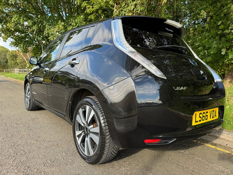 Nissan Leaf 30kWh Tekna Hatchback 5dr Electric Auto (109 bhp)
