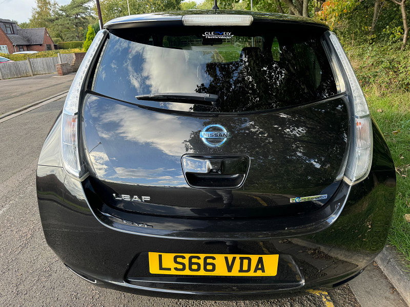 Nissan Leaf 30kWh Tekna Hatchback 5dr Electric Auto (109 bhp)