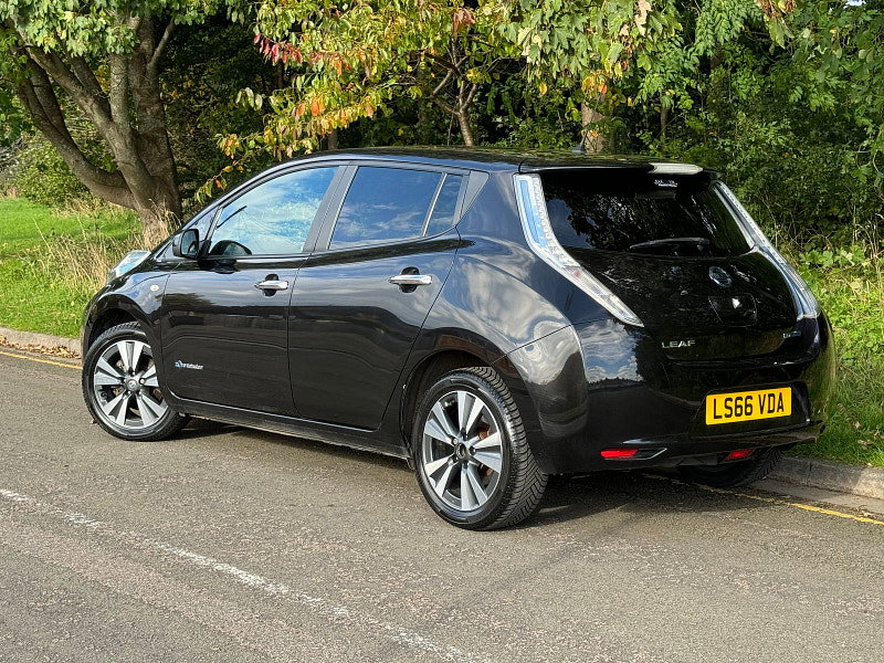 Nissan Leaf 30kWh Tekna Hatchback 5dr Electric Auto (109 bhp)