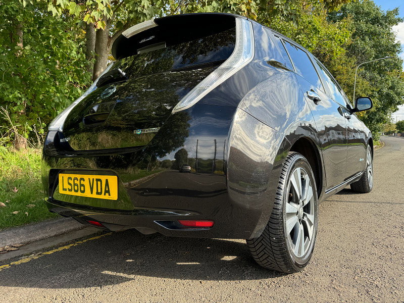 Nissan Leaf 30kWh Tekna Hatchback 5dr Electric Auto (109 bhp)