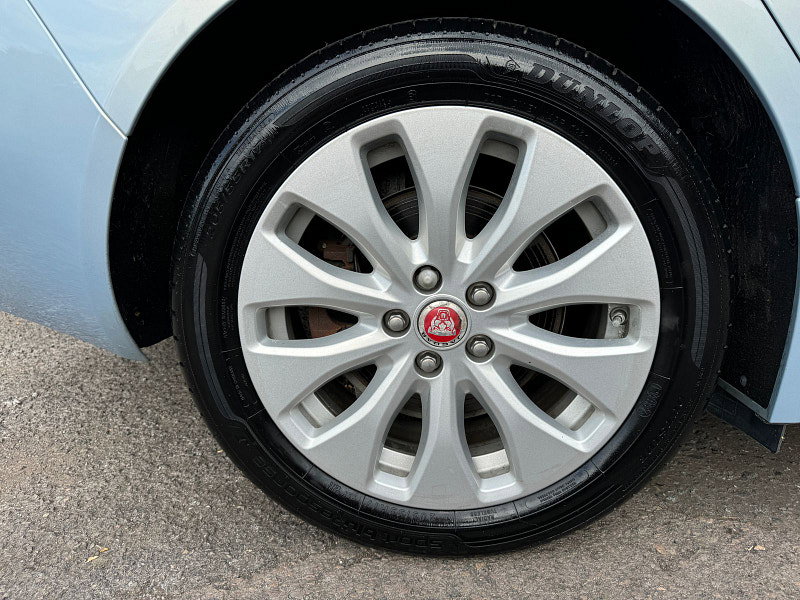 Jaguar XE 2.0d Portfolio Saloon 4dr Diesel Auto Euro 6 (s/s) (163 ps)