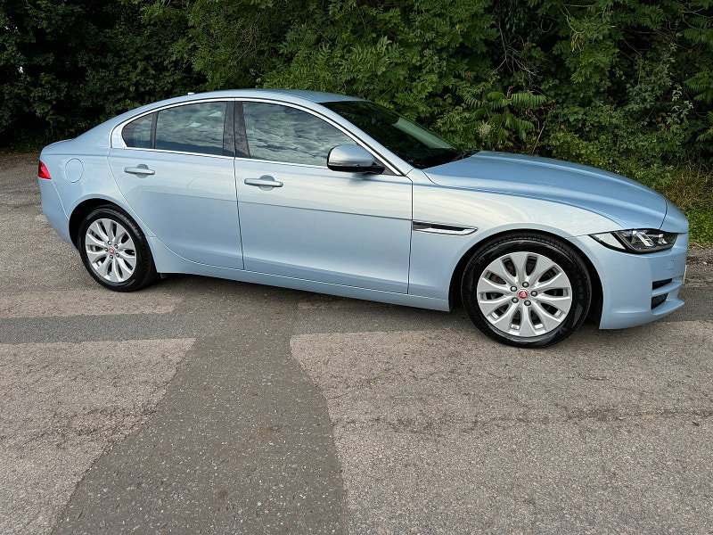 Jaguar XE 2.0d Portfolio Saloon 4dr Diesel Auto Euro 6 (s/s) (163 ps)
