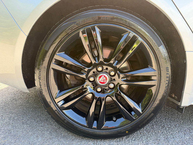 Jaguar XE 2.0d R-Sport Saloon 4dr Diesel Auto Euro 6 (s/s) (180 ps)