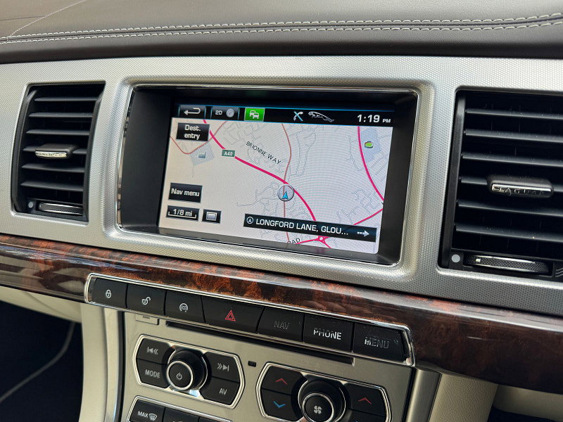 Jaguar XF 2.2d Portfolio Saloon 4dr Diesel Auto Euro 5 (s/s) (200 ps)