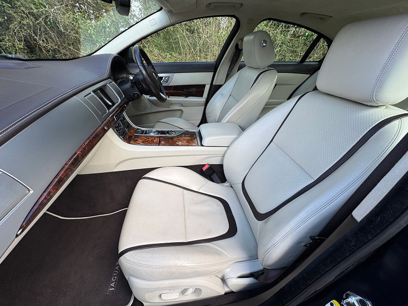 Jaguar XF 2.2d Portfolio Saloon 4dr Diesel Auto Euro 5 (s/s) (200 ps)