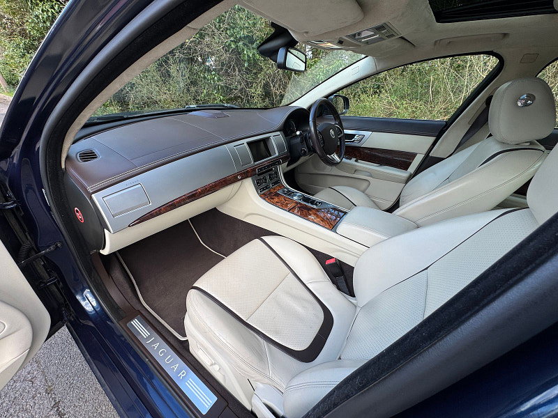 Jaguar XF 2.2d Portfolio Saloon 4dr Diesel Auto Euro 5 (s/s) (200 ps)