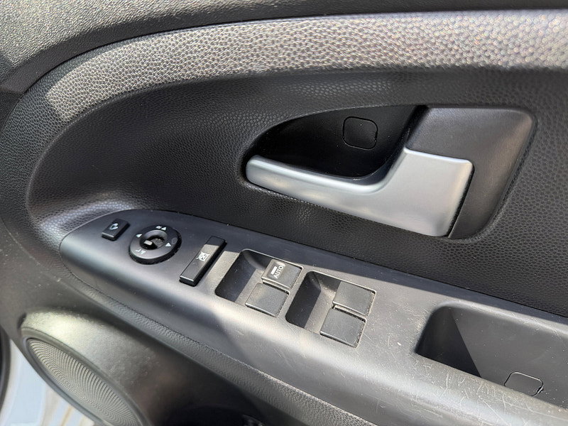 Kia Venga 1.6 2 MPV 5dr Petrol Auto Euro 5 (123 bhp)