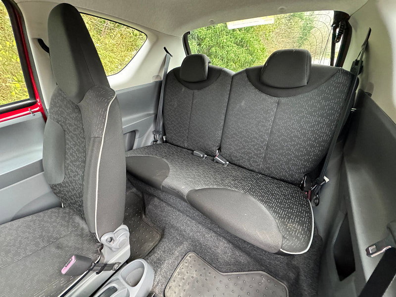 Peugeot 107 1.0 12V Urban Hatchback 3dr Petrol Manual Euro 4 (68 ps)