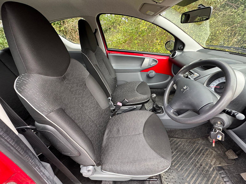 Peugeot 107 1.0 12V Urban Hatchback 3dr Petrol Manual Euro 4 (68 ps)