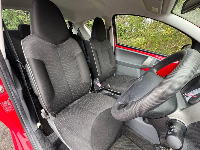 Peugeot 107 1.0 12V Urban Hatchback 3dr Petrol Manual Euro 4 (68 ps)