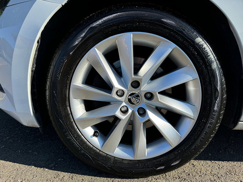 Skoda Superb 2.0 TDI SE Business Estate 5dr Diesel Manual Euro 6 (s/s) (150 ps)