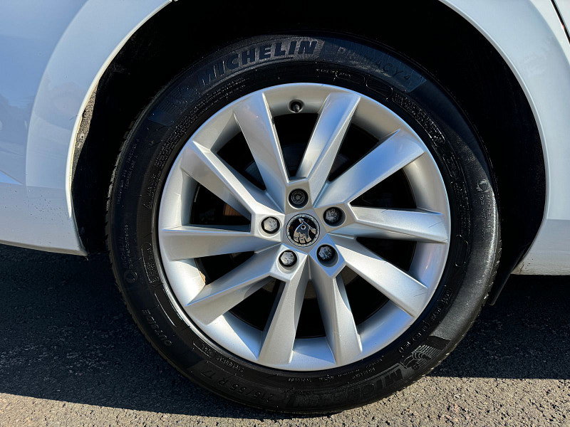 Skoda Superb 2.0 TDI SE Business Estate 5dr Diesel Manual Euro 6 (s/s) (150 ps)