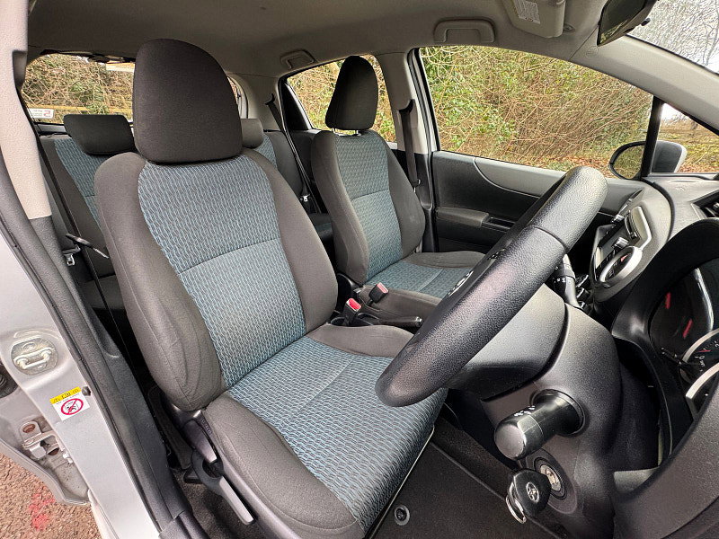 Toyota Yaris 1.3 Dual VVT-i TR Hatchback 5dr Petrol Manual Euro 5 (101 ps)