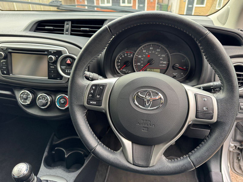 Toyota Yaris 1.3 Dual VVT-i TR Hatchback 5dr Petrol Manual Euro 5 (101 ps)