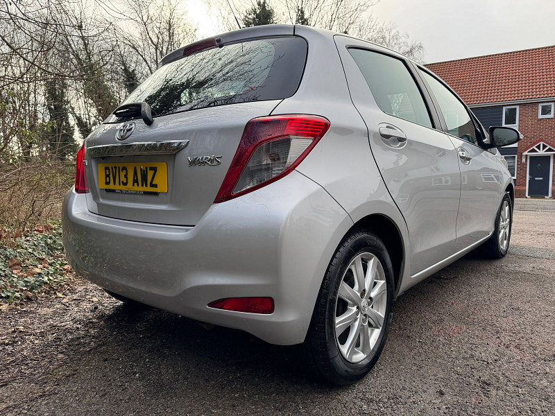 Toyota Yaris 1.3 Dual VVT-i TR Hatchback 5dr Petrol Manual Euro 5 (101 ps)