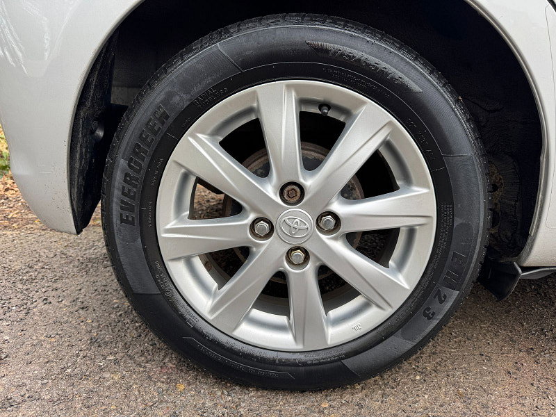 Toyota Yaris 1.3 Dual VVT-i TR Hatchback 5dr Petrol Manual Euro 5 (101 ps)