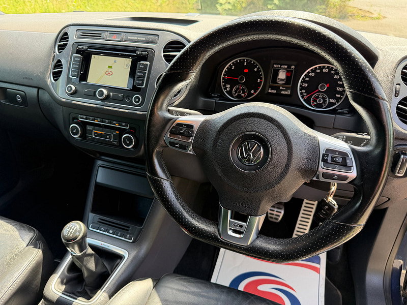 Volkswagen Tiguan 2.0 TDI BlueMotion Tech R-Line SUV 5dr Diesel Manual 4WD Euro 5 (s/s) (Nav) (140 ps)
