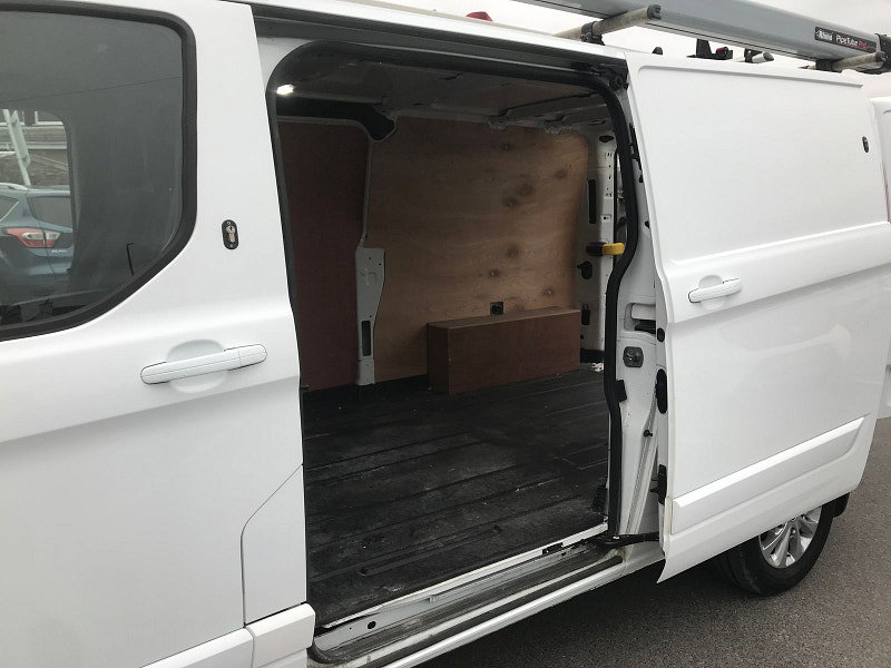 Ford Transit Custom 2.0L 300 Limited EcoBlue 5dr Diesel Manual Euro 6 (128 bhp) 5dr Manual 2026