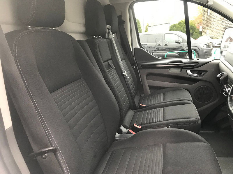 Ford Transit Custom 2.0L 300 Limited EcoBlue 6dr Diesel Manual Euro 6 (128 bhp) 6dr Manual 2026