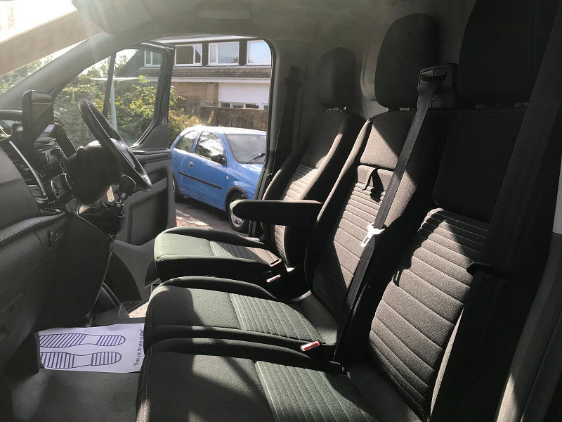 Ford Transit Custom 2.0L 300 LIMITED P/V L2 H1 Diesel Manual Euro 6 (128 bhp) 5dr Manual 2026