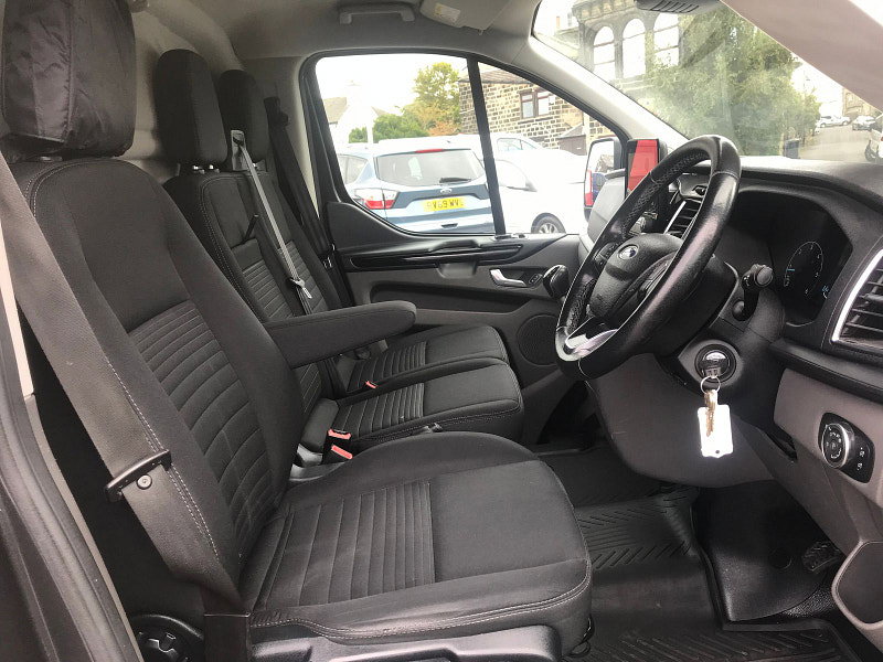 Ford Transit Custom 2.0L 300 LIMITED P/V L2 H2 Diesel Manual Euro 6 (128 bhp) 5dr Manual 2026