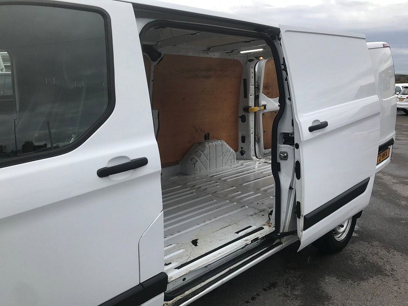 Ford Transit Custom 2.0L 300 Trend EcoBlue 5dr Diesel Manual Euro 6 (104 bhp) 5dr Manual 2026